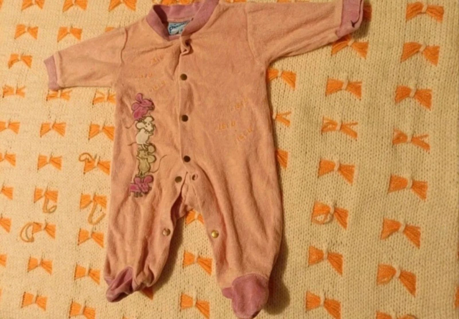 Pyjama dors-bien en velours rose souris "Bisou" CHOCOLATINES – Taille 1 mois – Très bon état